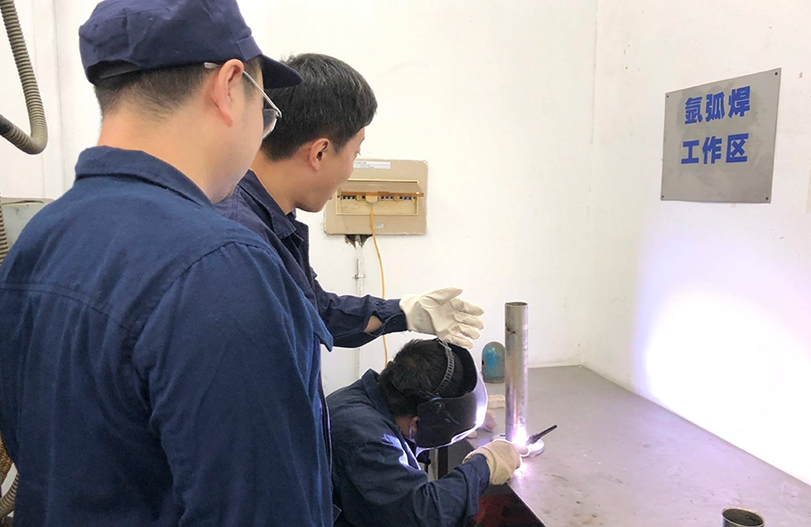 【师带徒活动】&ldquo;师带徒促成长 凝聚企业正能量&rdquo;系列报道之人生就是搏中国区六厂&ldquo;师带徒&rdquo;活动